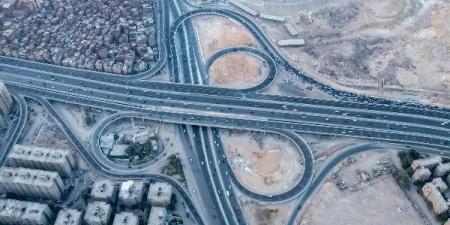 خبير: مشروعات النقل والتنمية العمرانية تدعم الاقتصاد - هرم مصر