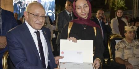 على ضفاف قناة السويس.. محافظ بورسعيد يكرم أوائل الثانوية العامة والأزهرية والتعليم الفني - هرم مصر
