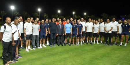 محافظ بورسعيد يزور فريق  المصري ويطالب اللاعبين بالعودة للانتصارات - هرم مصر
