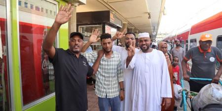 السكة الحديد تسير القطار التاسع للسودانيين وعلى متنه 940 مواطنًا - هرم مصر