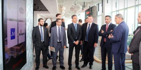 وزير الصناعة يستكشف تطوير المدن الذكية مع Honeywell الأمريكية - هرم مصر
