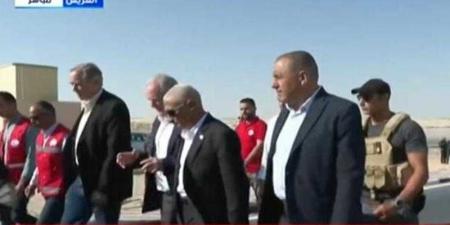 وصول وفد من مجلس الشيوخ الأمريكى إلى مطار العريش تمهيدا لزيارة معبر رفح - هرم مصر