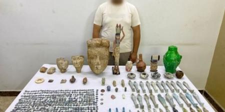 ضبط متهم بحيازته 577 قطعة أثرية من عصور قديمة بالمنيا - هرم مصر