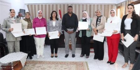 وكيل وزارة الصحة بالبحر الأحمر يكرم المشاركين في البرنامج التدريبي "المرأة تقود" - هرم مصر