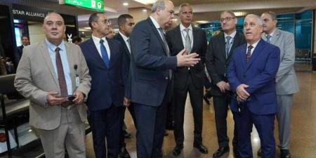 وزير الطيران المدني ورئيس الهيئة الوطنية للصحافة في استقبال أوائل الجمهورية قبل سفرهم إلى ألمانيا.. ثم أعقبها جولة تفقدية موسعة بمطار القاهرة الدولي - هرم مصر