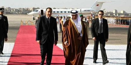 رئيس الوزراء يستقبل ولي عهد مملكة البحرين بمطار القاهرة الدولي - هرم مصر
