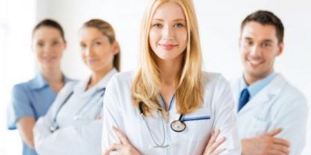 بعد تصديق الرئيس.. اشتراطات التعاقد مع الأطباء بعد بلوغهم الـ60 عاما - هرم مصر