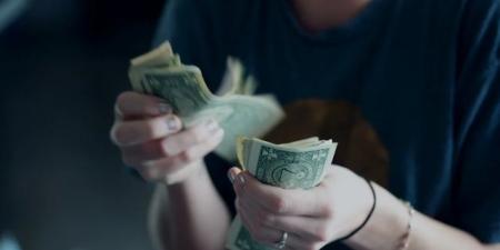 كيف توفر المال عند السفر بمفردك؟ - هرم مصر
