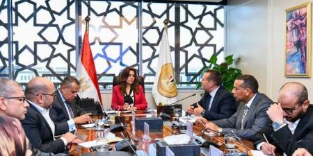 وزيرة التنمية المحلية تبحث مستجدات مشروع تطوير مدينة دهب - هرم مصر