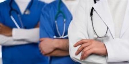 نقلته إلى منزل للرعاية بسبب إصابته بالخرف .. زوجة نجم شهير ترد على الانتقادات - هرم مصر
