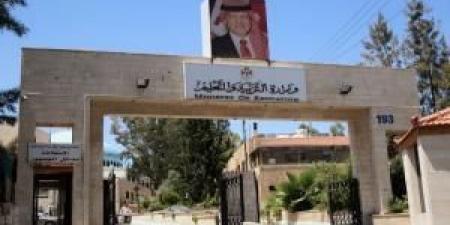 معلم يروي معاناته عبر سرايا: فقدت علاوة التجيير بعد الإجازة .. ونُقلت لمدرسة تبعد 90 كم عن الرمثا - هرم مصر