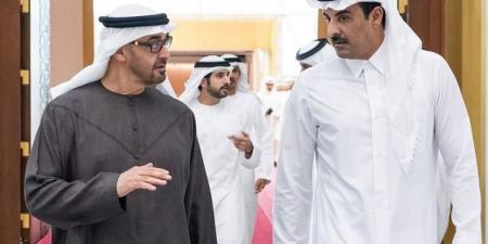 رئيس الدولة يصل الدوحة في زيارة أخوية .. وأمير قطر في مقدمة مستقبليه - هرم مصر