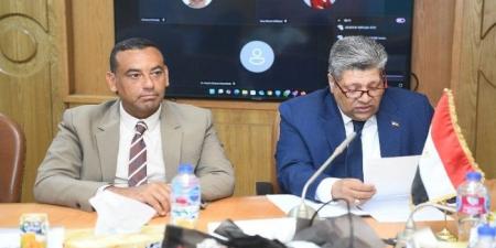 محافظ قنا ومساعد وزير التنمية المحلية يبحثان مع وفد الهابيتات تطبيق الأداة الذكية لإدارة المخلفات الصلبة - هرم مصر
