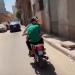 تداول فيديو لشابين يستقلان دراجة نارية ويعتديان على المواطنين بالضرب - هرم مصر