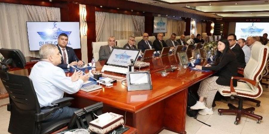 أسامة ربيع يستقبل وفدا رفيع المستوى من “ميرسك”.. ويدعو لتعديل جداول إبحارها والعودة للعبور من قناة السويس.. ويؤكد:  التحديات الراهنة بمنطقة البحر الأحمر كشفت أهميتها - هرم مصر
