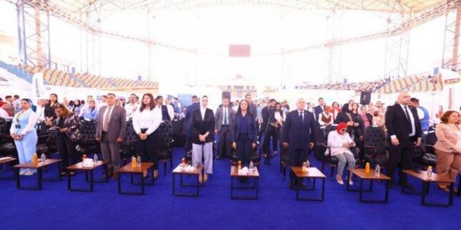 وزيرة التضامن تفتتح فعاليات «ملتقى فرصة حياة للتوظيف» لمؤسسة حياة كريمة - هرم مصر