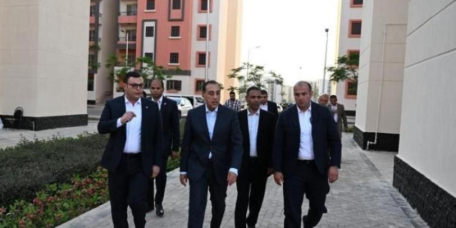 رئيس الوزراء يتفقد عددا من المشروعات الجاري تنفيذها بحدائق العاصمة - هرم مصر