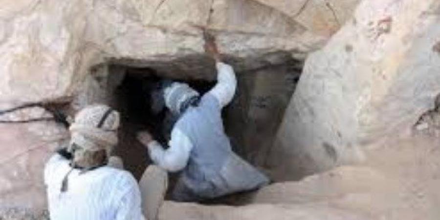 سقوط 3 متهمين بالتنقيب عن الآثار أسفل أراضي السكة الحديد بالغربية - هرم مصر