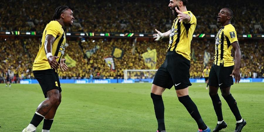 «ثنائية» بنزيمة تقود الاتحاد للفوز على القادسية والتتويج بلقب كأس خادم الحرمين - هرم مصر