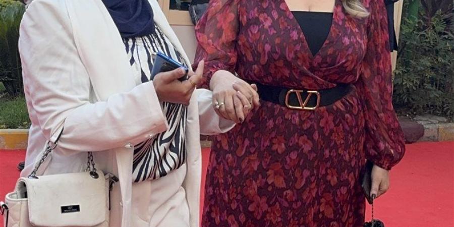 لحظة وصول هند عاكف في حفل ختام مهرجان القاهرة للسينما الفرنكوفونية - هرم مصر