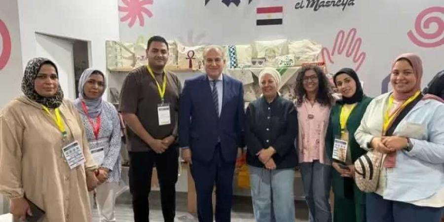 سفير مصر بالمغرب يزور جناح المجلس القومي للمرأة ضمن الدورة العاشرة من المعرض الدولي للنسيج والموضة والآلات ويشيد بجودة منتجات السيدات - هرم مصر