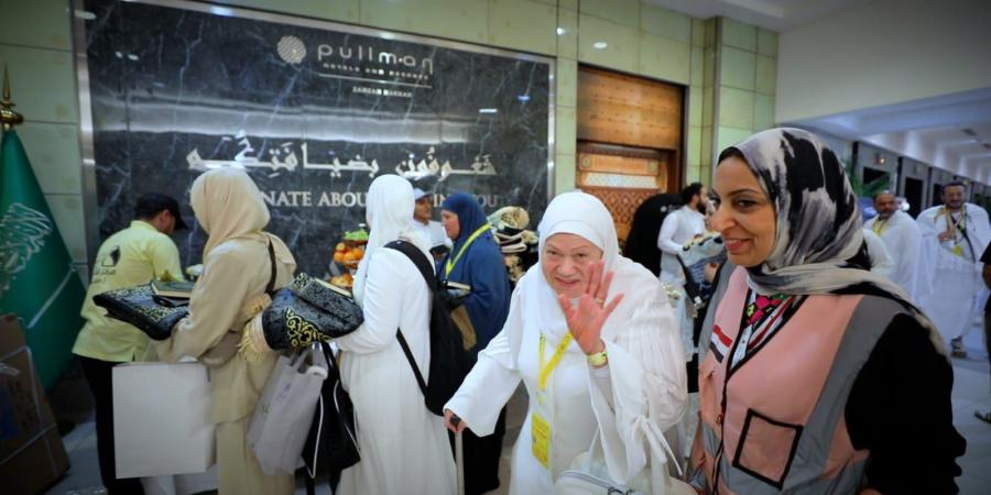 بعثة أسر شهداء الشرطة تغادر مطار القاهرة متوجهة إلى الأراضى المقدسة - هرم مصر