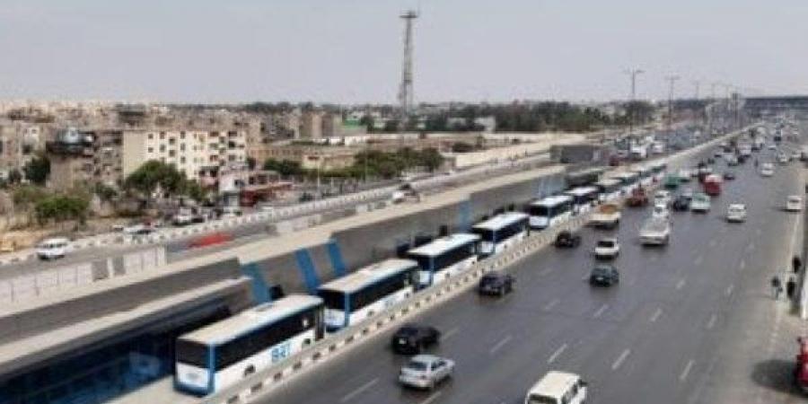 لازم المصريين يحطوا التاتش بتاعهم.. عمرو أديب يعلق على سير الموتوسيكل فى مسار الأتوبيس الترددي - هرم مصر