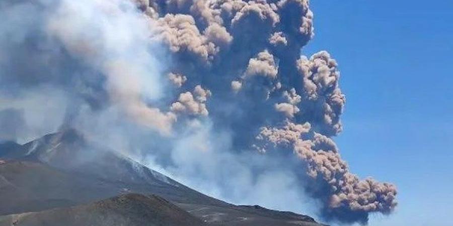 ثوران جبل إتنا البركاني المفاجئ بإيطاليا - هرم مصر
