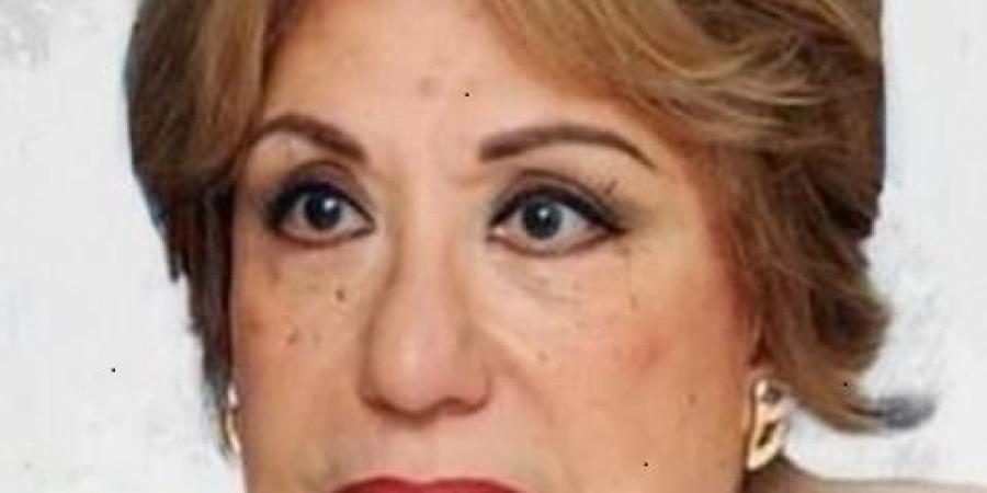 ورحلت سيدة المسرح العربى ..مديحة حمدى أول الحاضرين بمنزل الراحلة سمية أيوب لتجهيزها - هرم مصر
