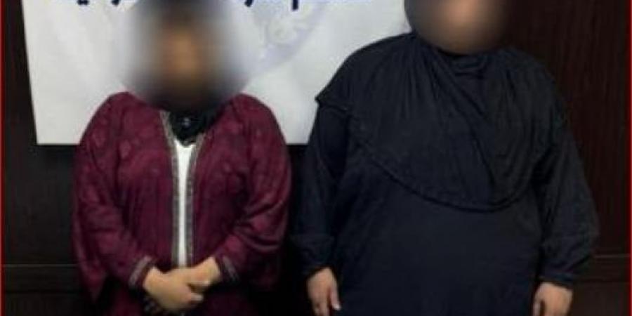 القبض على سيدتين غافلتا طالبة لسرقة مشغولاتها الذهبية بالجيزة - هرم مصر