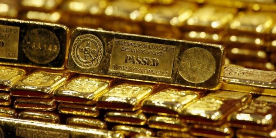 الذهب يتراجع تحت ضغط الدولار والتوترات تدعم النفط - هرم مصر