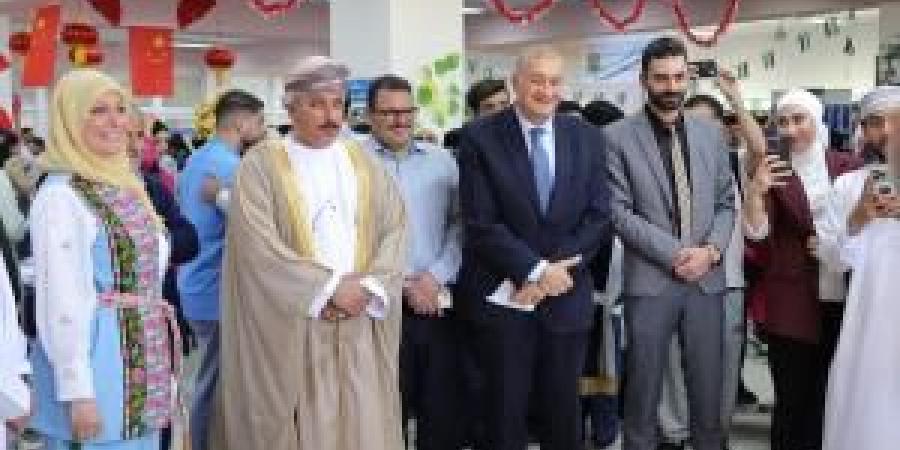 سفير سلطنة عُمان في المملكة الأردنية الهاشمية الشيخ العجيلي يرعى فعاليات ملتقى المكتبة الثقافي في جامعة فيلادلفيا - هرم مصر