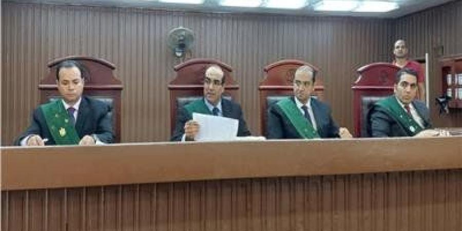 جنايات شبرا تقضي بالمؤبد والمُشدد لربة منزل وعامل بتهمة الاتجار في المخدرات - هرم مصر
