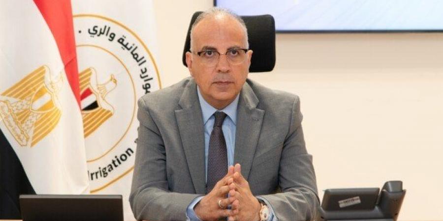 وزير الري يقرر إثابة فرق العمل المتميزة بالإدارات المختلفة على مستوى الجمهورية - هرم مصر