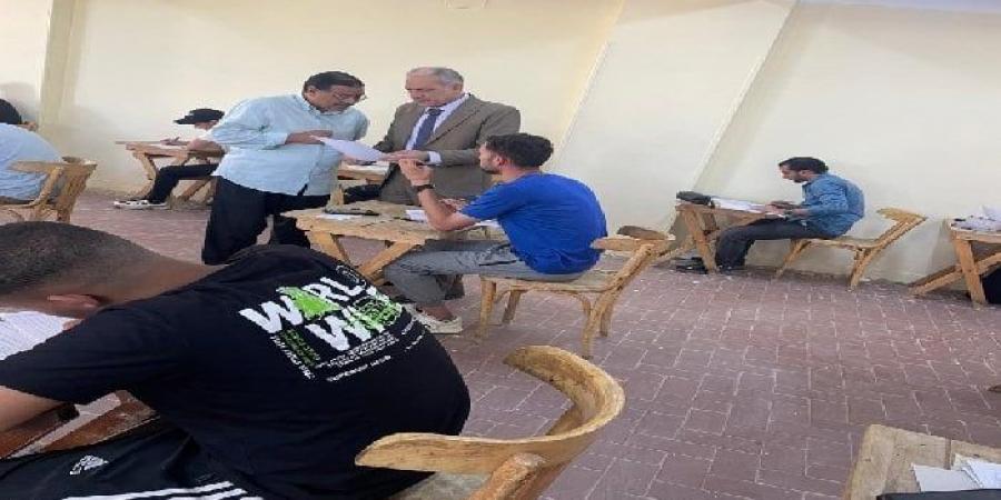 رئيس جامعة أسوان يتفقد امتحانات كلية هندسة الطاقة - هرم مصر