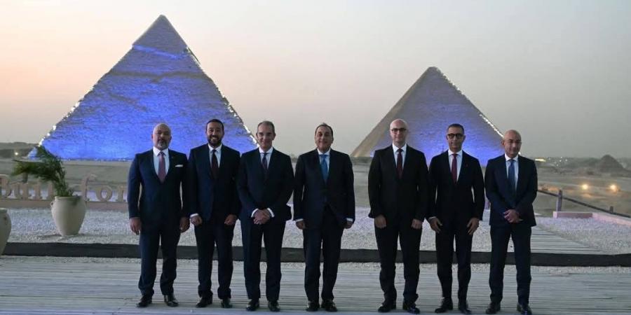 مصر تطلق رسمياً خدمات الجيل الخامس لتغطية 120 مليون هاتف محمول - هرم مصر