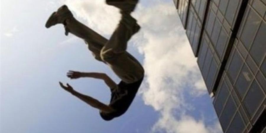 سقوط شاب من أعلى عقار في أكتوبر - هرم مصر