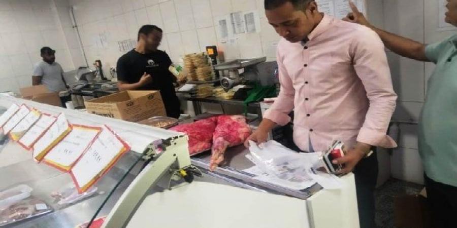 قبل عيد الأضحى: إعدام 255 كجم أغذية وغلق محال ومصادرة 37 قطعة مخالفة في إدفو - هرم مصر