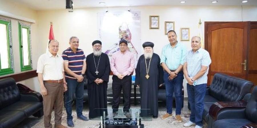 وفد من الكنيسة فى زيارة لجهاز سوهاج الجديدة للتهنئة بعيد الاضحى.. صور - هرم مصر