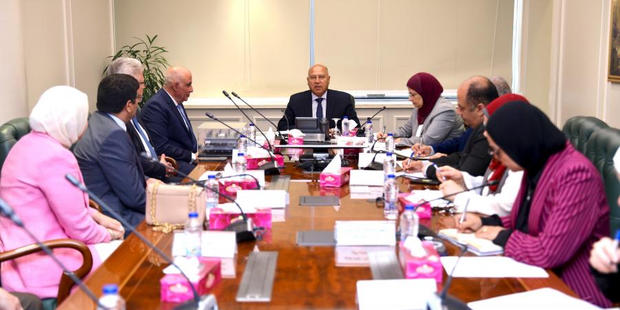 الوزير يكشف خطة إنشاء مجمع لتصنيع مكونات الكباري والأنفاق محليا - هرم مصر