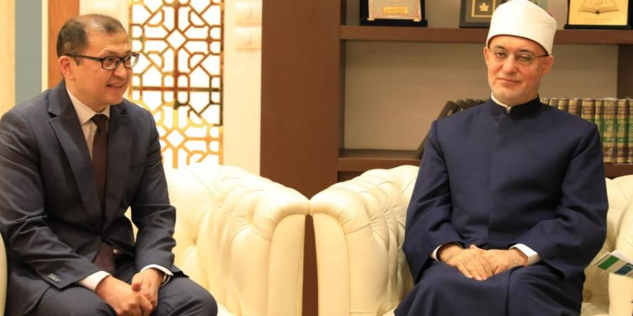المفتي يرحب باقتراح ترجمة إصدارات دار الإفتاء إلى اللغة الأوزبكية - هرم مصر