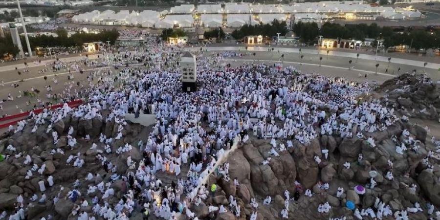 قلوب واجفة وأكف مرفوعة.. مشاهد من يوم عرفة - هرم مصر