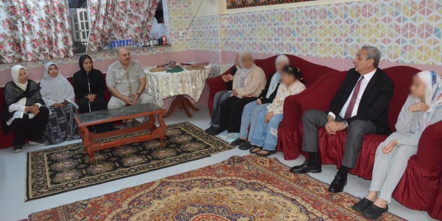 محافظ الغربية يشارك الأيتام فرحة عيد الأضحى ويزور إحدى دور رعاية الفتيات - هرم مصر