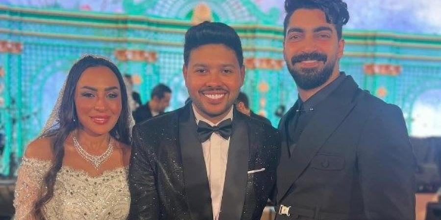 فرحة أخويا الصغير.. مينا عطا يهنئ محمد شاهين على زفافه - هرم مصر