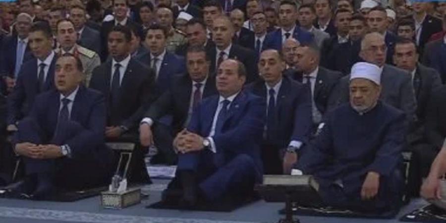 الرئيس السيسي يستمع إلى خطبة عيد الأضحى بمسجد مصر الكبير بالعاصمة الإدارية - هرم مصر