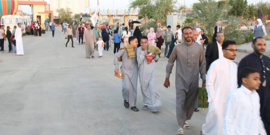 أجواء بهجة العيد تملأ ساحة حديقة 30 يونيو بالوادي الجديد - هرم مصر