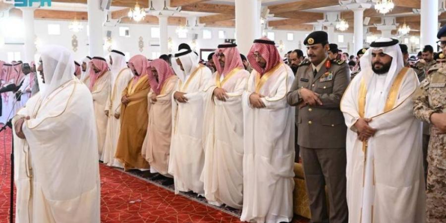 نائب أمير منطقة عسير يؤدي صلاة عيد الأضحى - هرم مصر