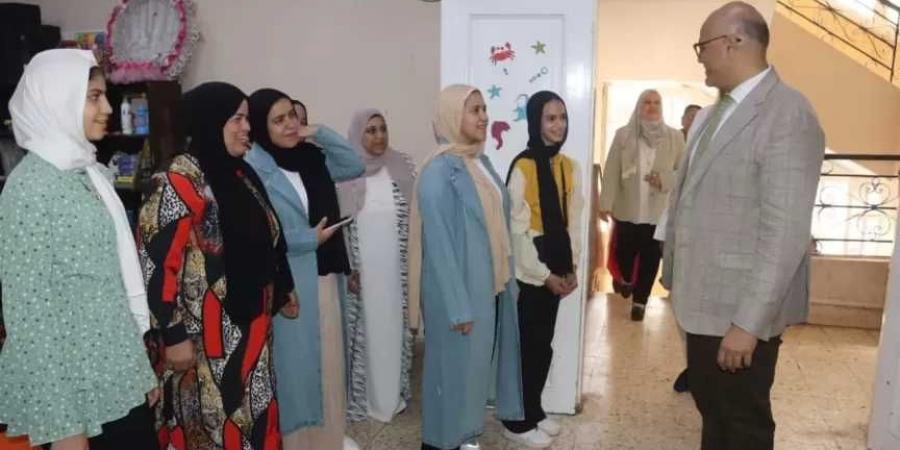 محافظ القليوبية يشارك فى رسم الفرحة بزيارة مؤسسات الأيتام بقليوب وشبرا الخيمة ويقدم لهم الهدايا والورود - هرم مصر