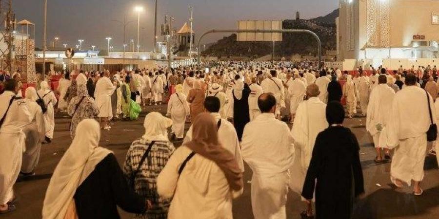 الحجاج يتوافدون إلى منى لإتمام المناسك بعد الوقوف بعرفة - هرم مصر