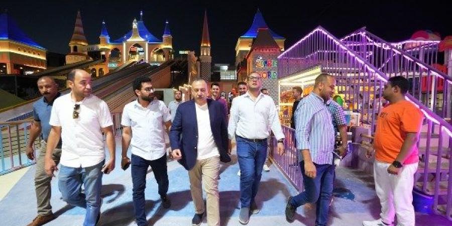 محافظ أسيوط يحتفل بالعيد على طريقته الخاصة.. أجرى رحلةللملاهي مع دار ايتام.. وشارك المواطنين الفرحة في نادي العاملين - هرم مصر